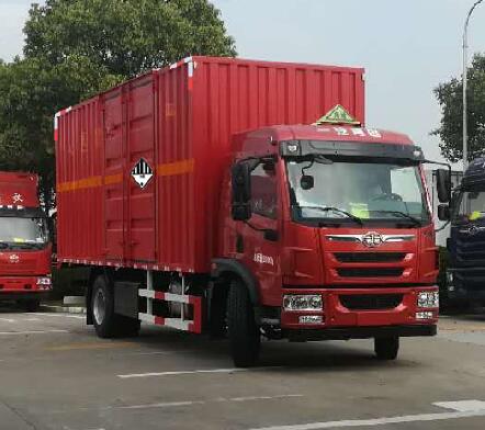 解放6.75米雜項(xiàng)危險物品廂式運(yùn)輸車上戶9990KG