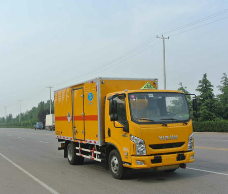 福田黃牌4.1米雜項(xiàng)危險物品廂式運(yùn)輸車上戶3755KG